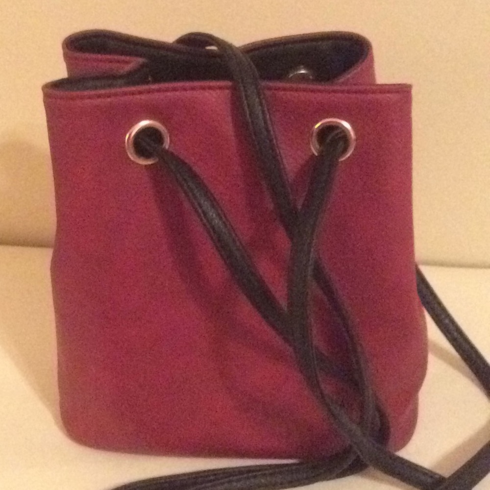 "SALE" RED CAMEL BERRY FAUX LEATHER HANDBAG❤️